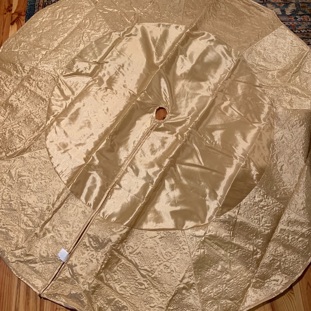 Tree skirt